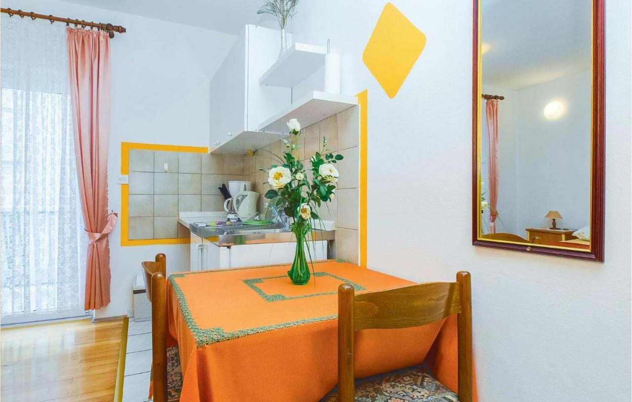 Lovely Apartment In Omis With Kitchenette Ngoại thất bức ảnh