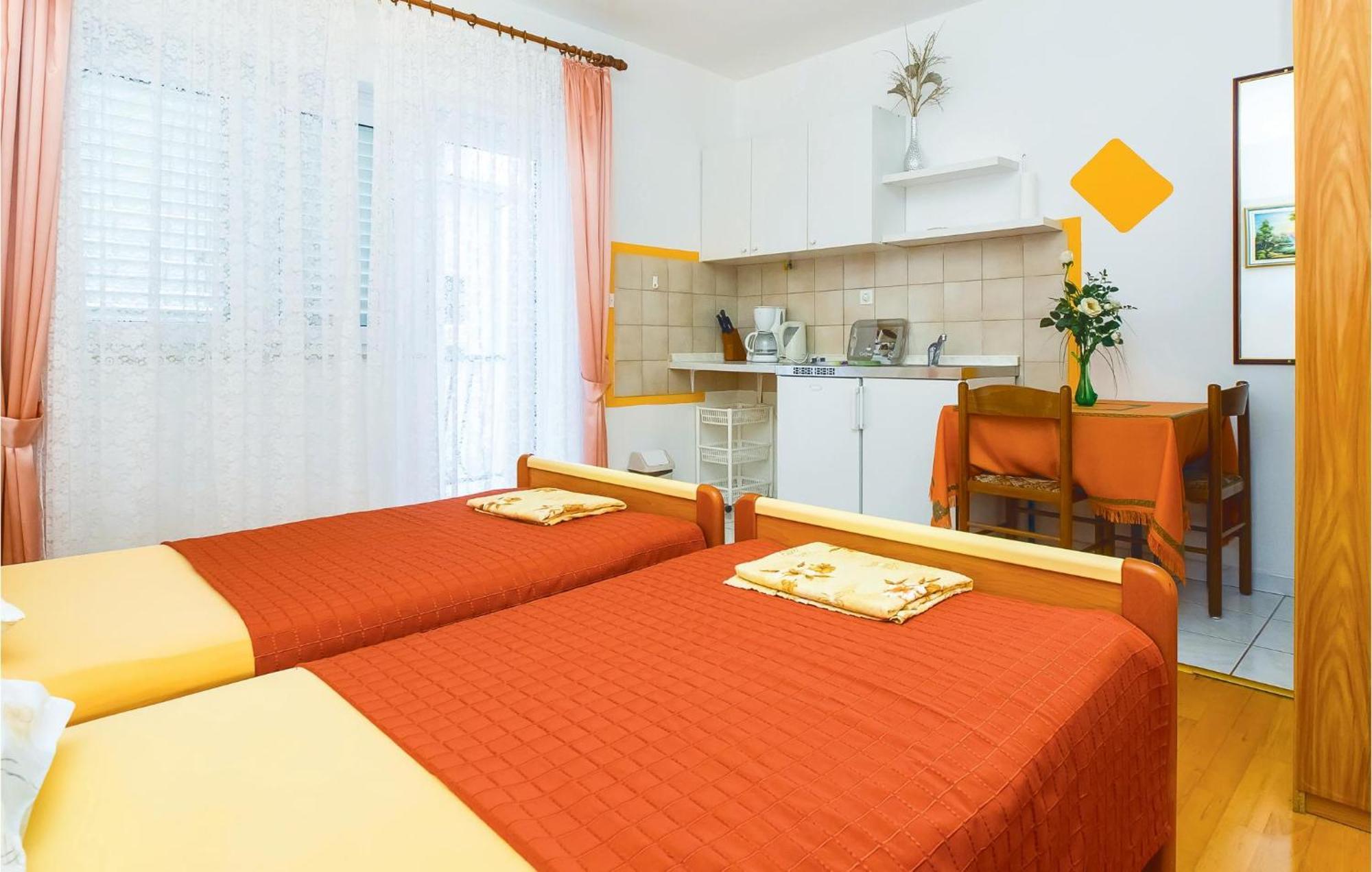 Lovely Apartment In Omis With Kitchenette Ngoại thất bức ảnh